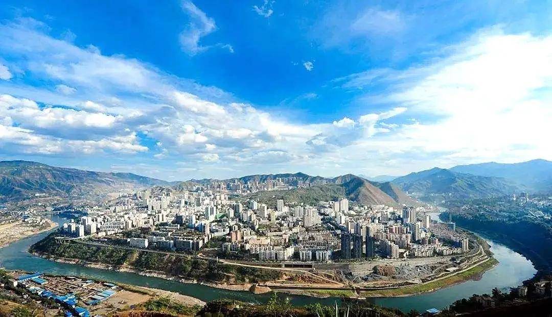 四川，西部大开发支点与文化交融的璀璨之星